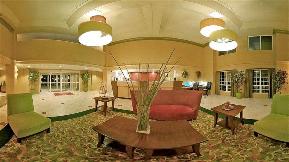 Clarion International Airport Hotel