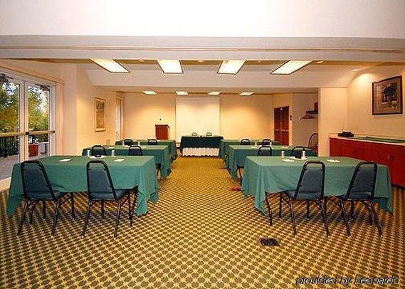Hotel Clarion International Airport 3*