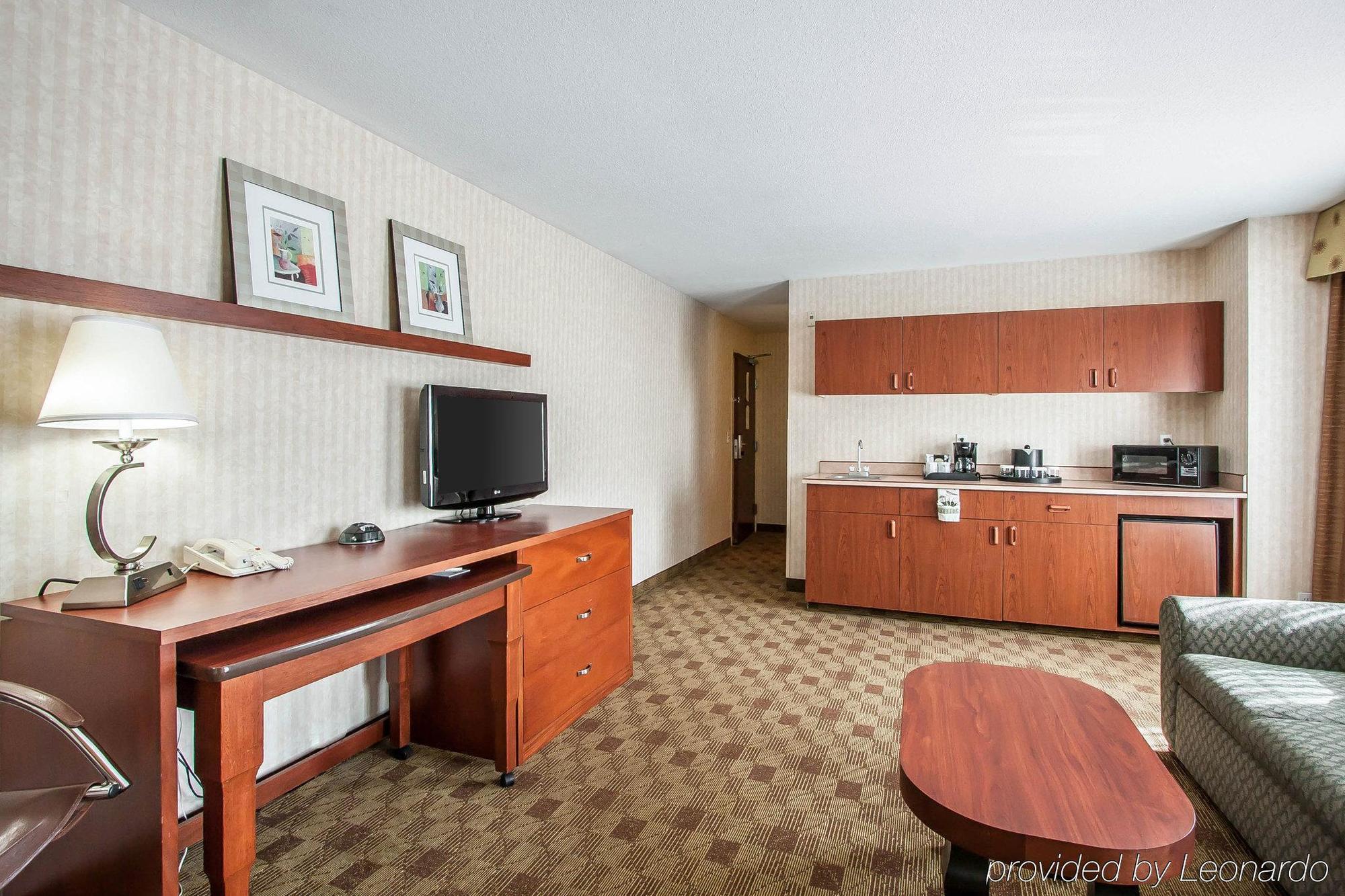 Hotel Clarion International Airport 3*