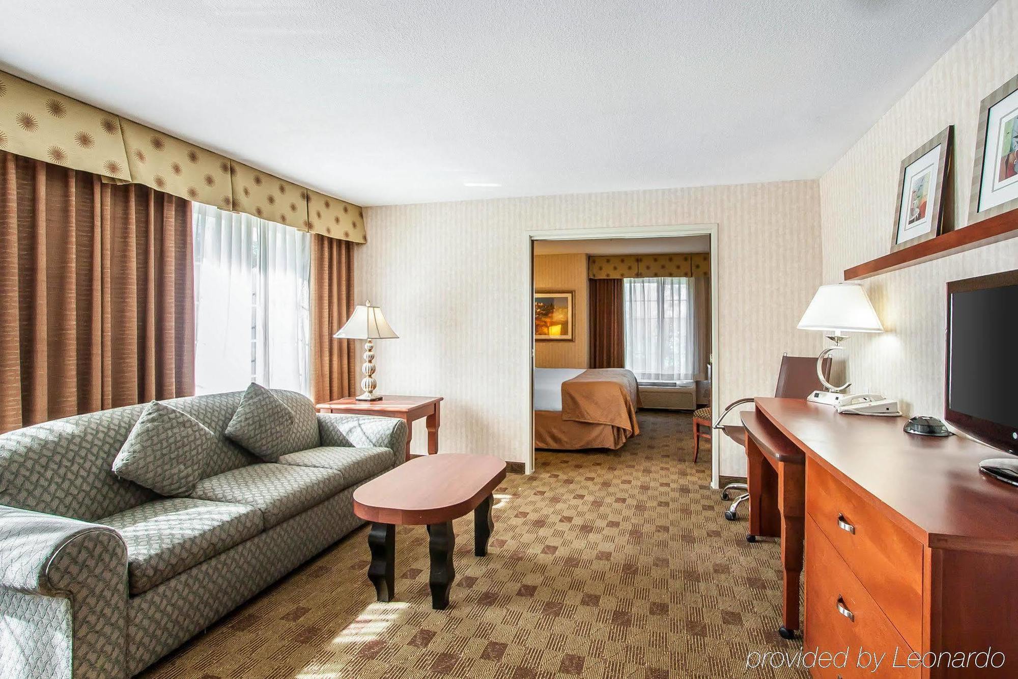 Clarion International Airport Hotel 3*