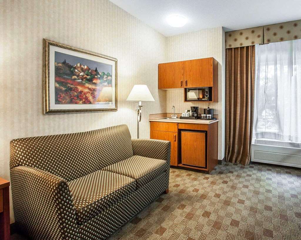 Clarion International Airport 3*