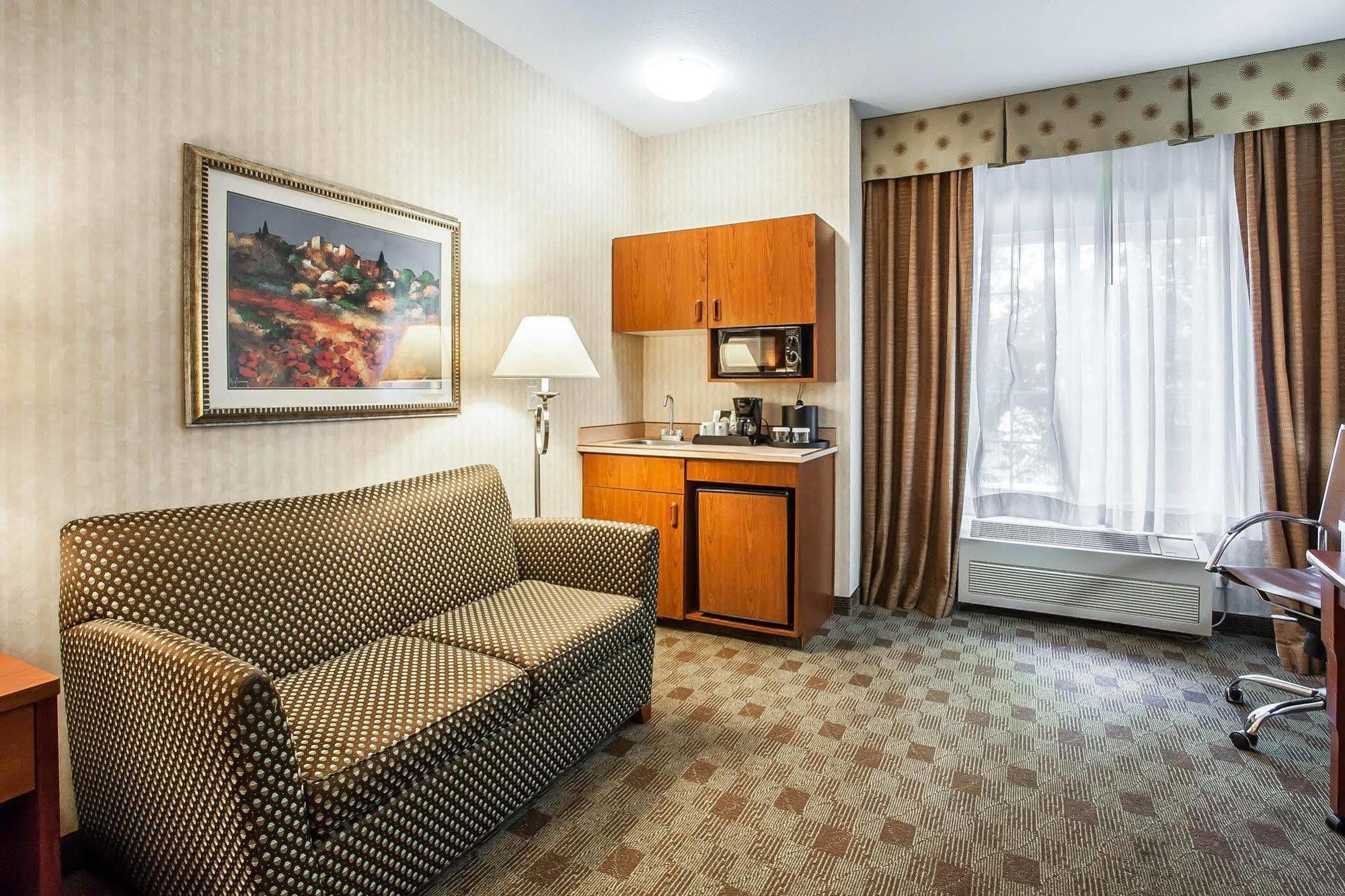 Clarion International Airport Hotel