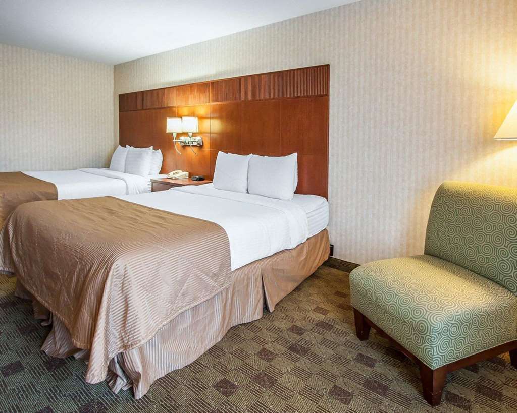 Clarion International Airport 3*