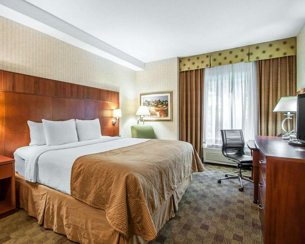 Clarion International Airport Hotel