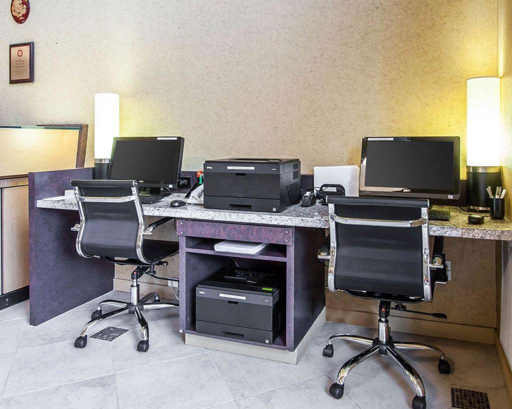 Clarion International Airport Hotel