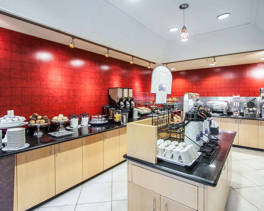 Clarion International Airport Hotel